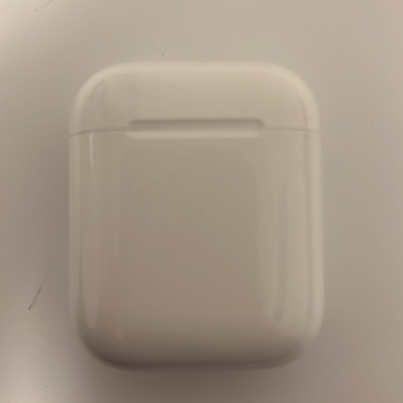 Authentic Apple airpods charging case - Picture 4 of 4